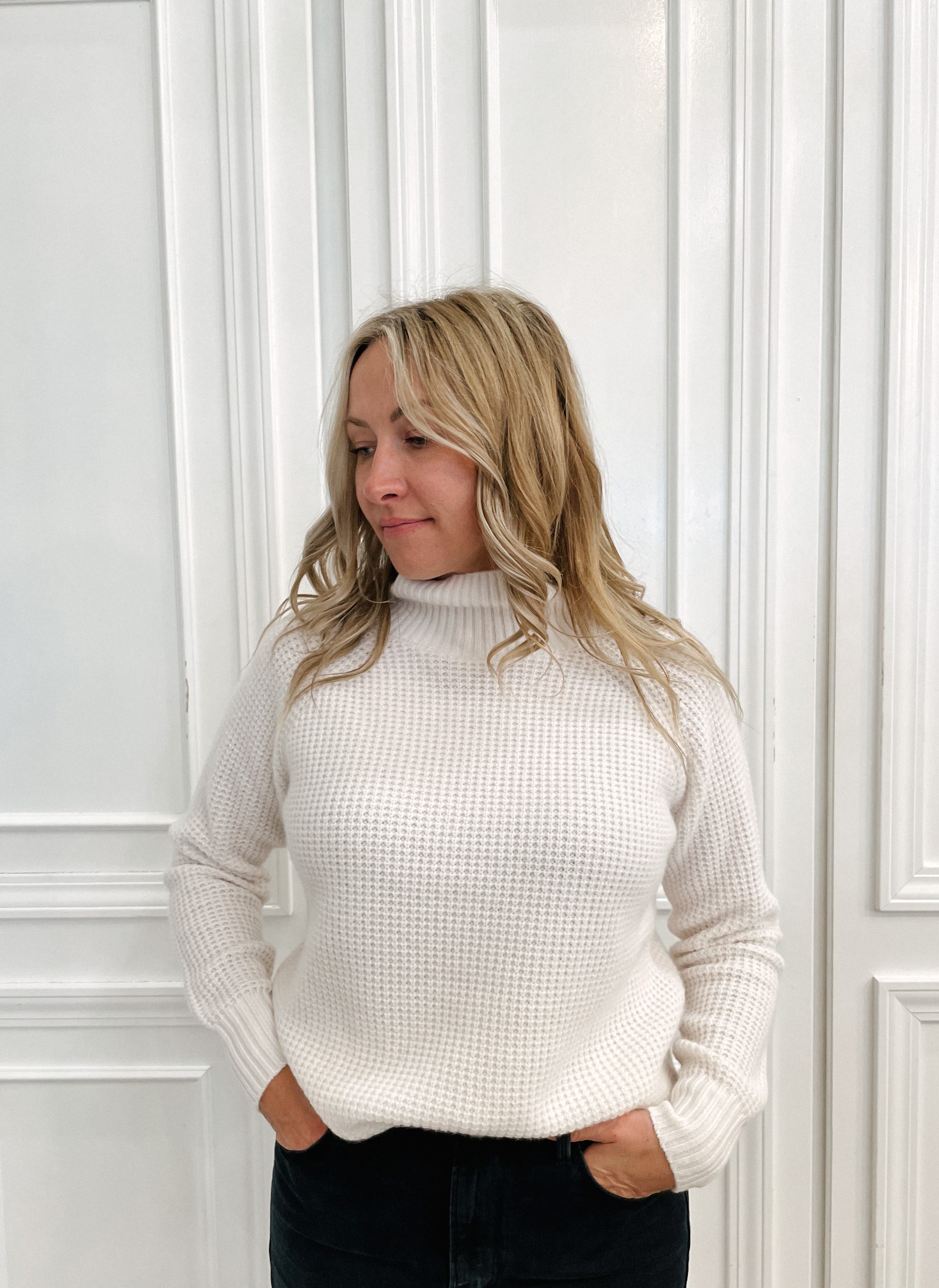 White + Warren - Cashmere Waffle Standneck in Soft White – Blond