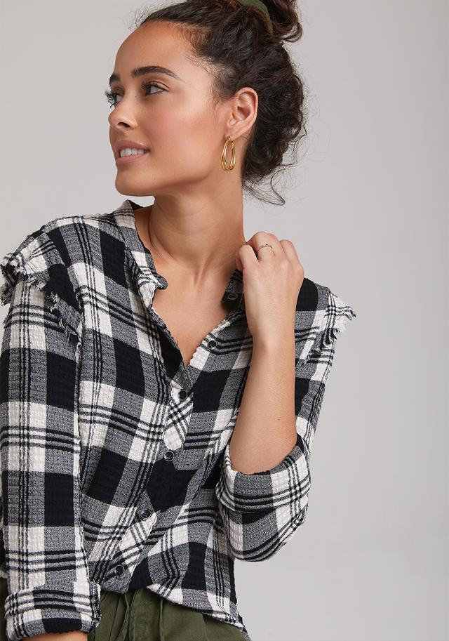 BELLA DAHL Long Sleeve Frayed Ruffle Button Down in Highland Peak