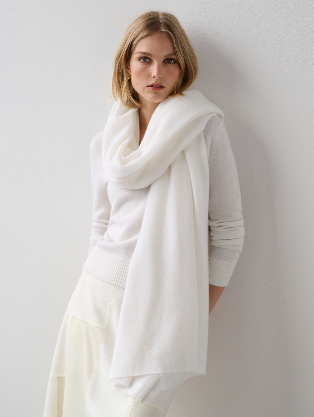 White + Warren - Cashmere Travel Wrap in Soft White