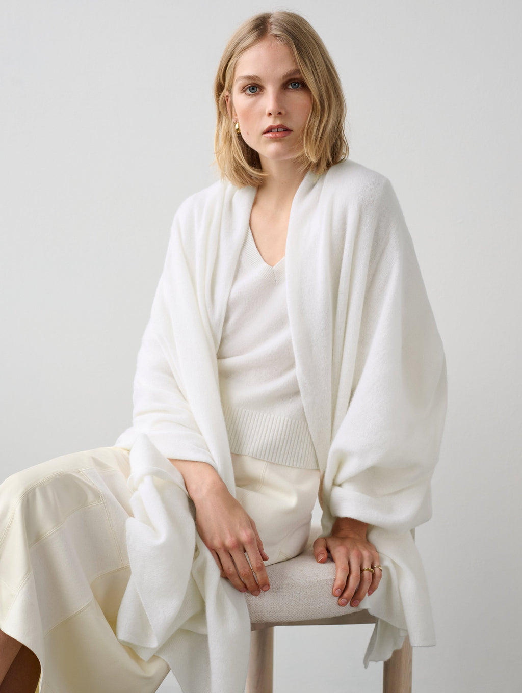 White + Warren - Cashmere Travel Wrap in Soft White