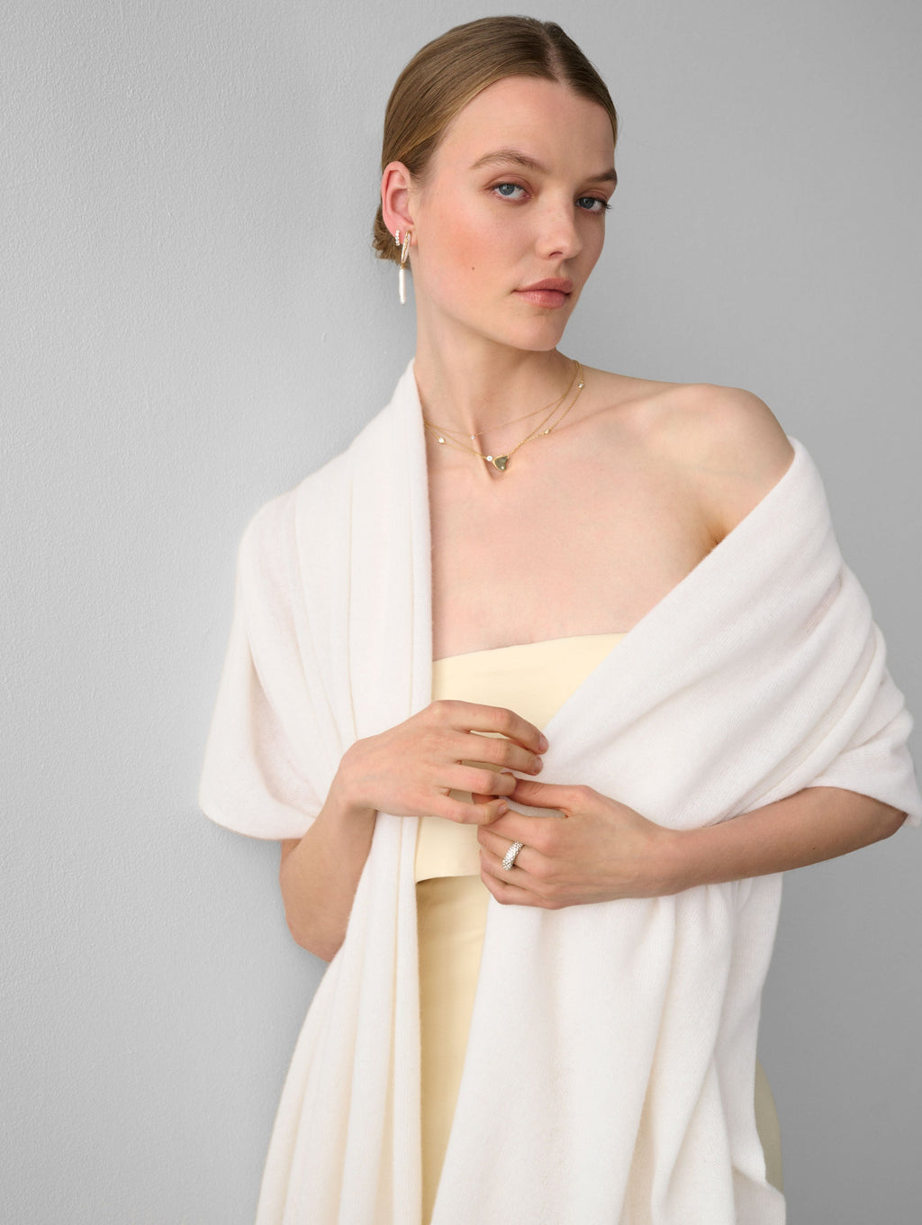 White + Warren - Cashmere Travel Wrap in Soft White