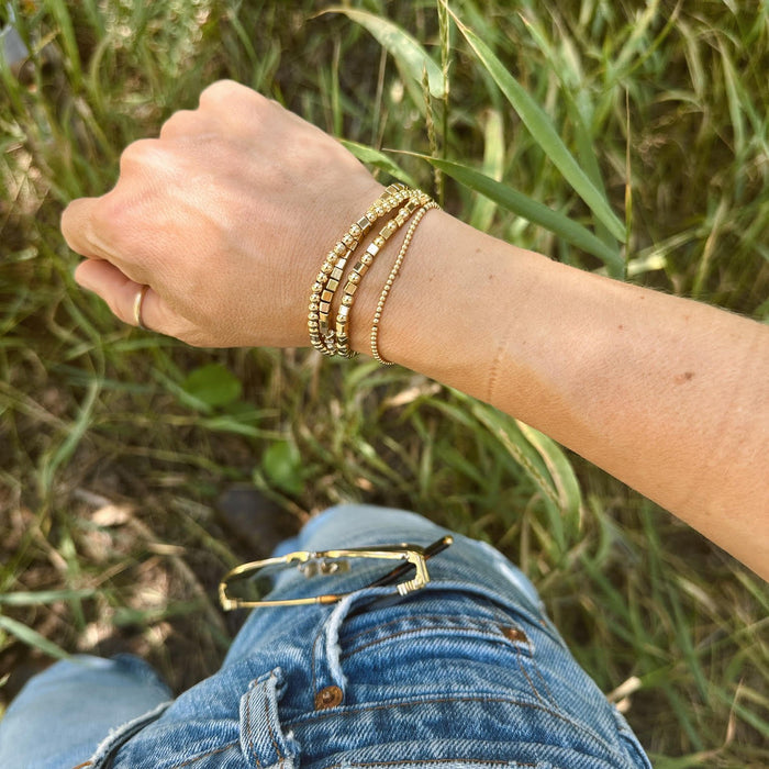 Alexa Leigh - Square Beaded Bracelet in Gold 6.5