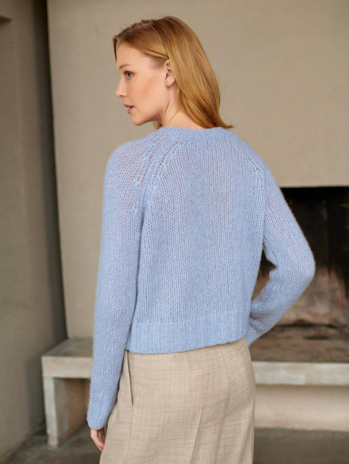 White + Warren - Lofty Cashmere Silk Shrunken Sweatshirt in Light Blue Marl