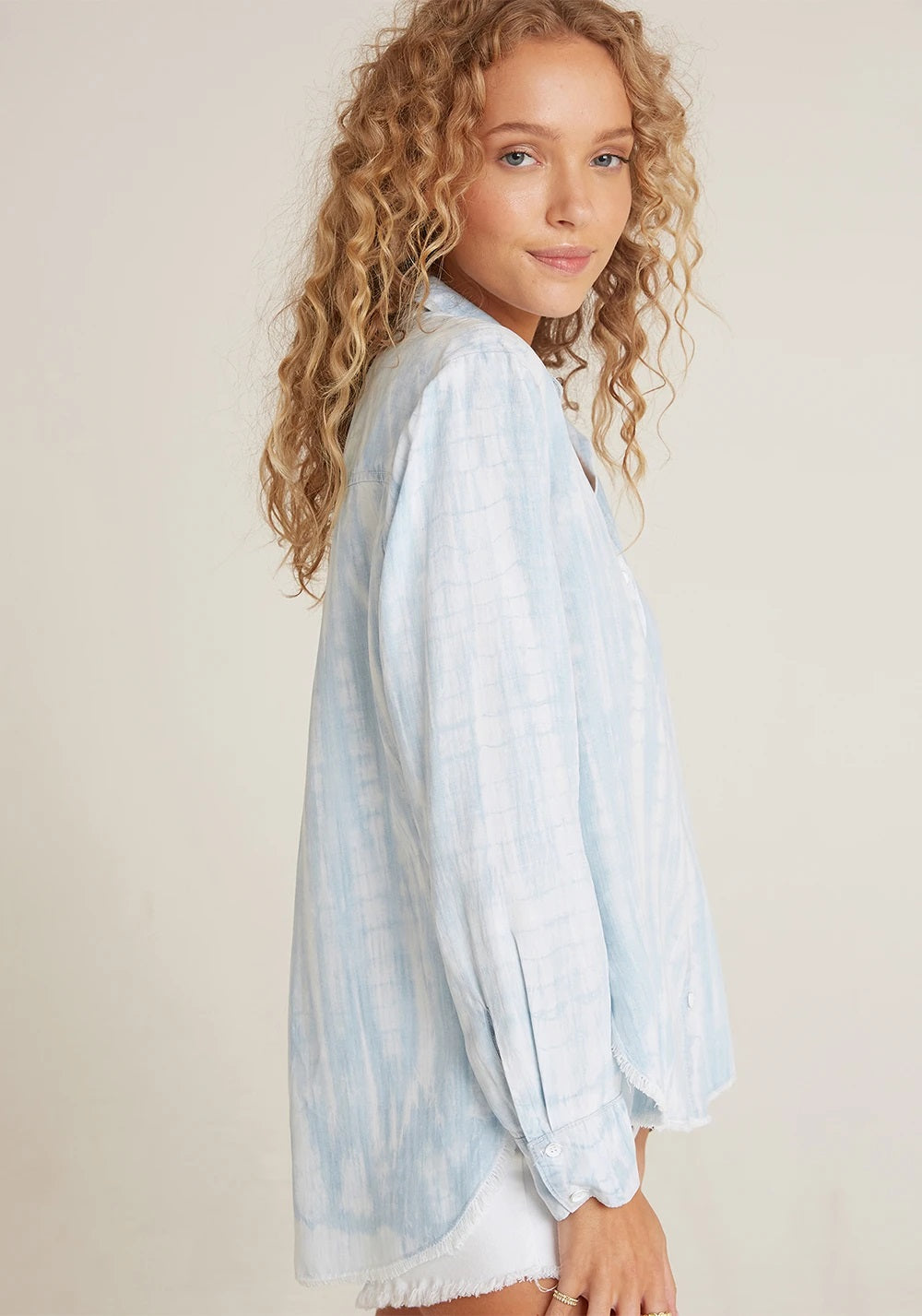 Bella Dahl Fray Hem Flowy Button Down in Vintage Havana Wash