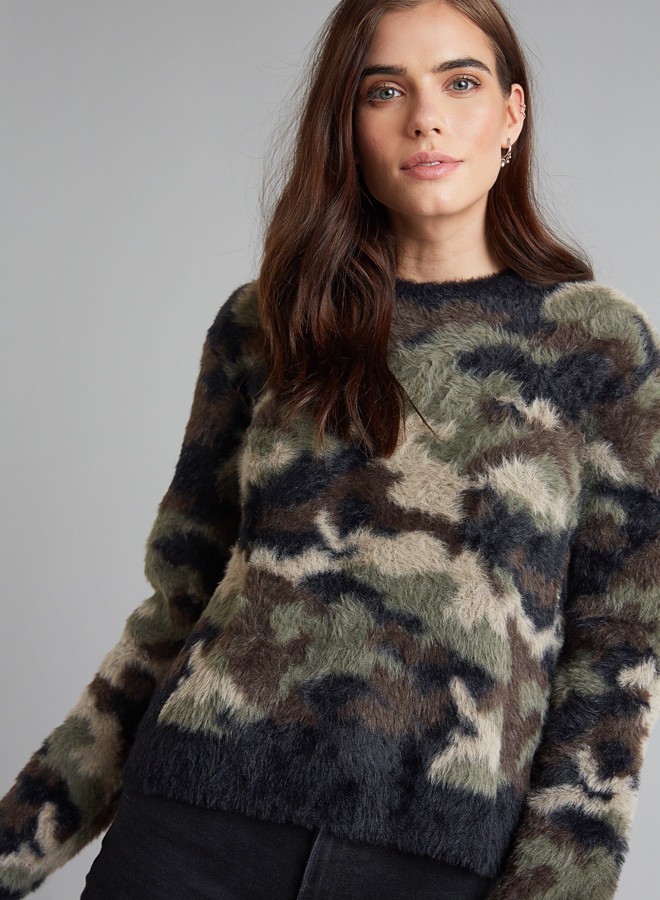 Bella Dahl Crew Neck Sweater in Fuzzy Camo Blond Genius