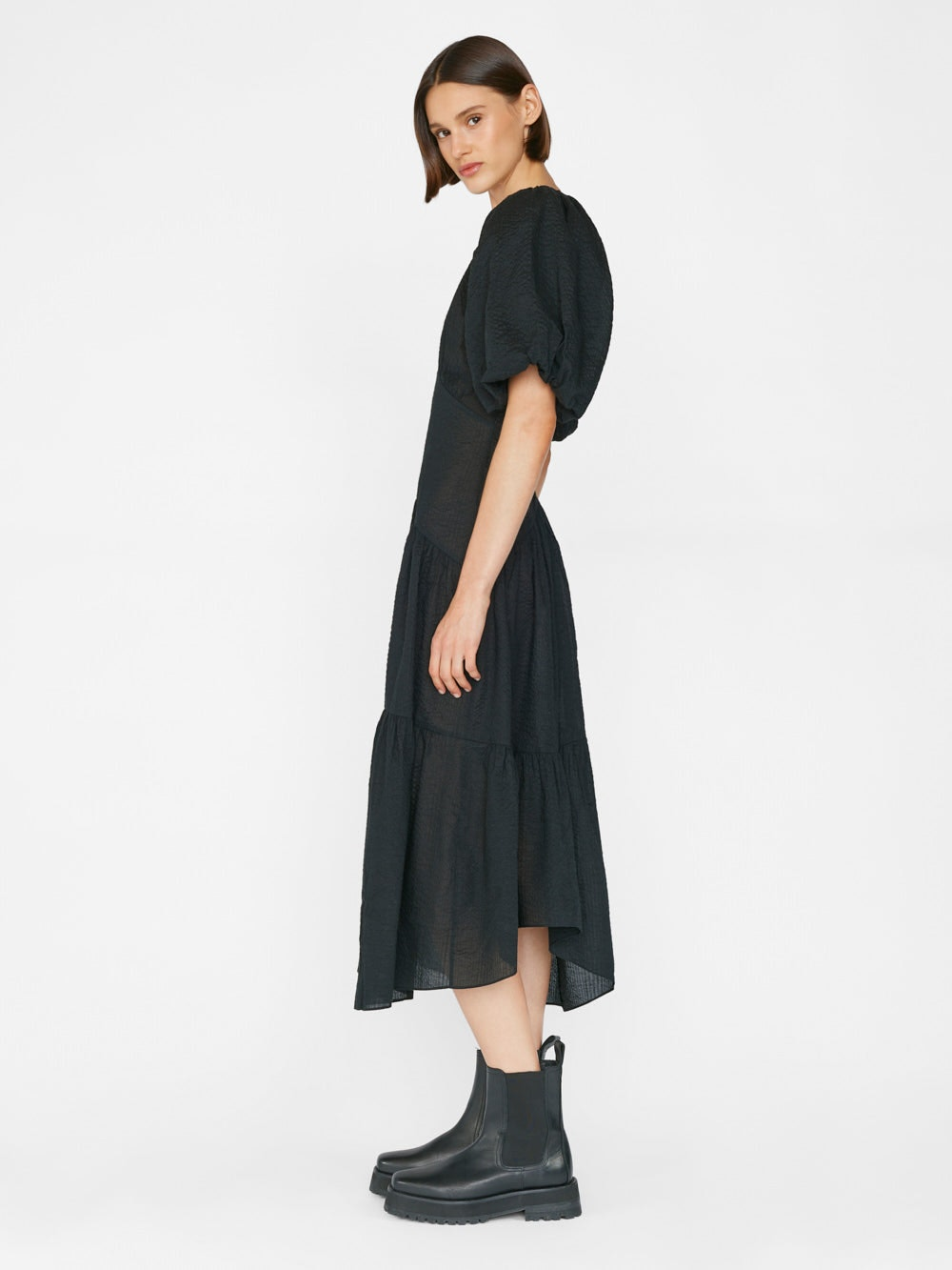 Frame - Gathered Seam Puff Sleeve Dress in Noir