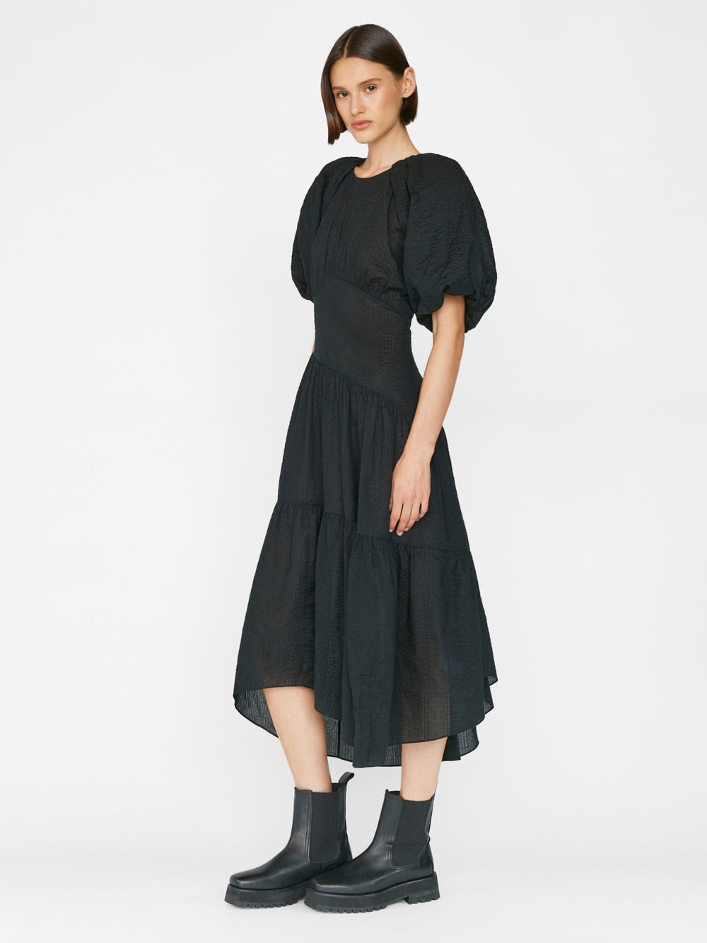 Frame - Gathered Seam Puff Sleeve Dress in Noir