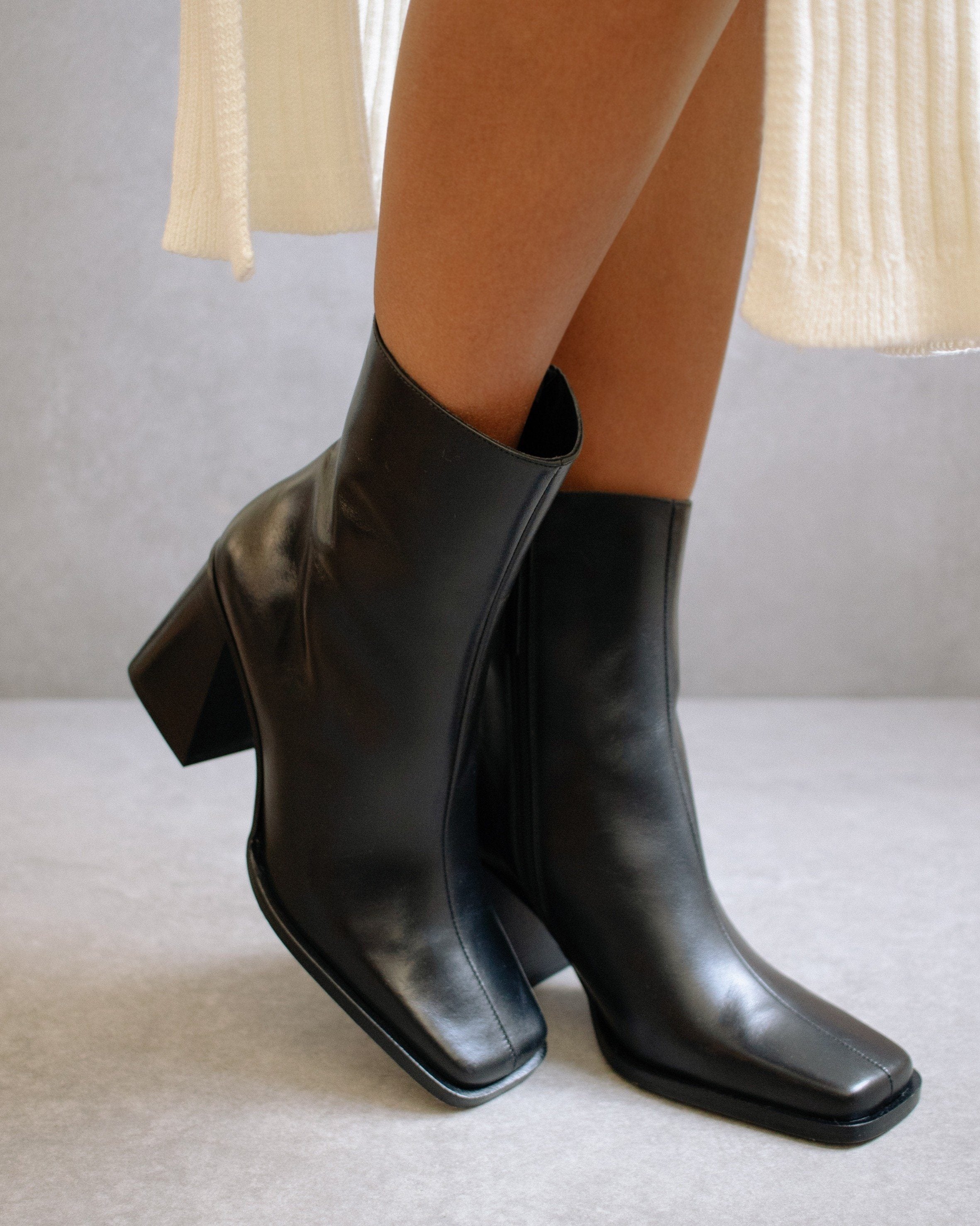 Alohas South Black Leather Ankle Boot Blond Genius