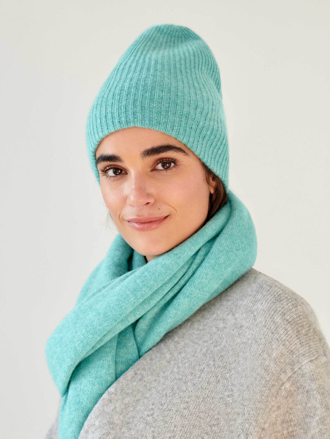 White + Warren - Cashmere Plush Rib Beanie in Powdered Aqua