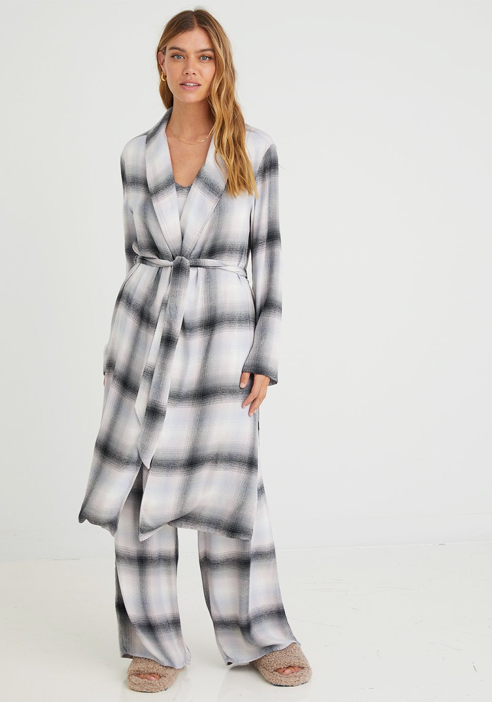 Bella Dahl Long Sleeve Shawl Collar Robe in Lilac Ombre Plaid