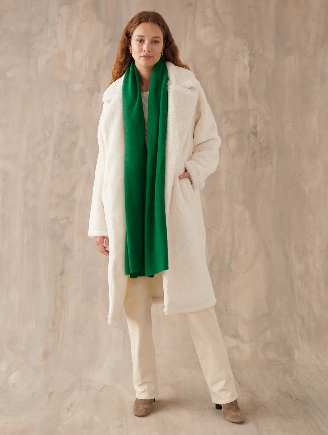 White + Warren - Cashmere Travel Wrap in Electric Emerald