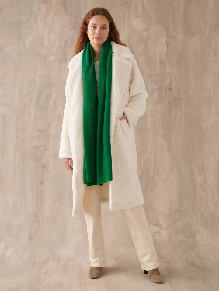 White + Warren - Cashmere Travel Wrap in Electric Emerald