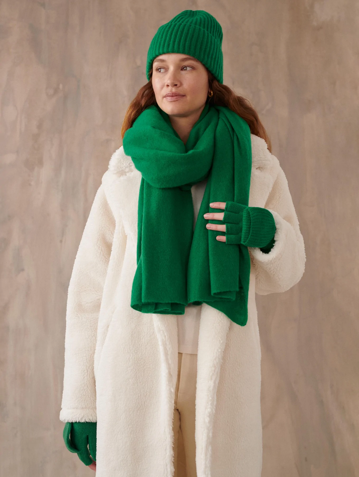 White + Warren - Cashmere Travel Wrap in Electric Emerald